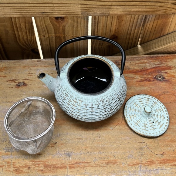 Tetsubin Japanese Style Cast Iron Tea Kettle Black Enamel Interior & Strainer - Picture 6 of 8